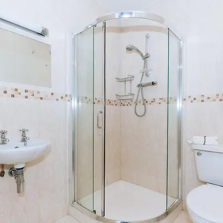 דירה Chic & Characteristic 2bd House - Irishtown *