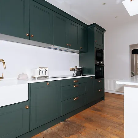 Chic & Characteristic 2bd House - Irishtown * ダブリン