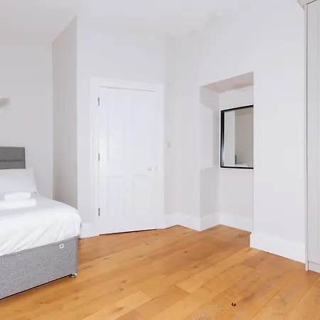 아파트 Chic & Characteristic 2bd House - Irishtown *