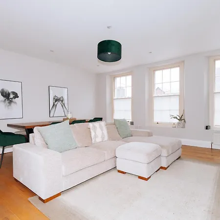 Chic & Characteristic 2bd House - Irishtown 더블린