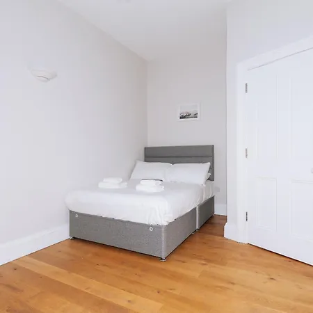 Chic & Characteristic 2bd House - Irishtown Dublin